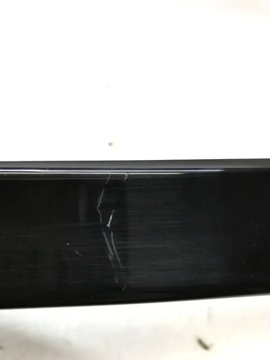 Spoiler arrière BMW OE 8064738 - État utilisé image 6
