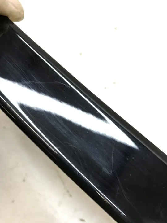 Spoiler arrière BMW OE 8064738 - État utilisé image 9