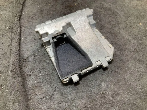 Mazda 2 etukamera OEM D23P67XCX - Käytetty image 2
