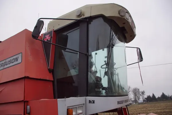 Cabine de moissonneuse MF36 d'occasion pour Massey Ferguson MF 36 image 3