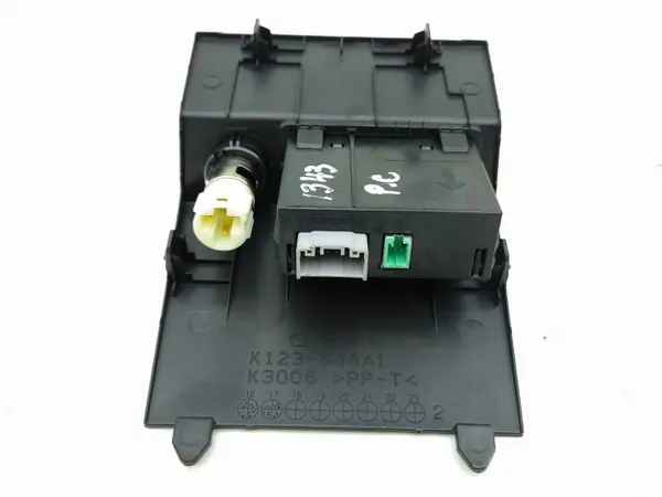 Mazda CX-5 II USB-aansluiting OEM K123644A1 2018 image 4