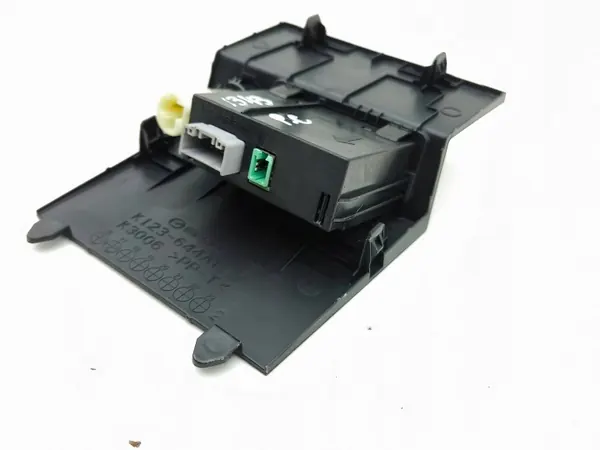 Mazda CX-5 II USB-aansluiting OEM K123644A1 2018 image 6