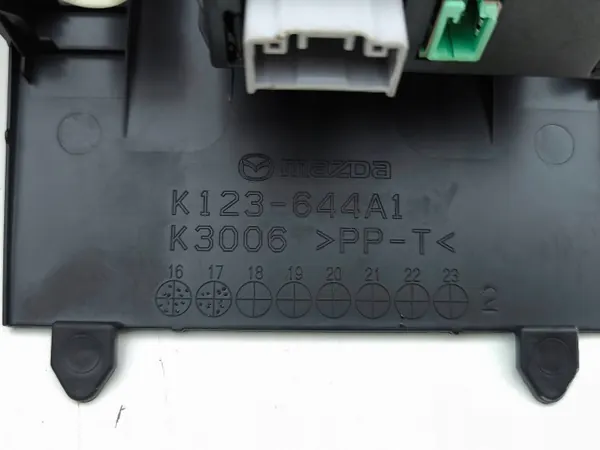 Mazda CX-5 II USB-aansluiting OEM K123644A1 2018 image 9