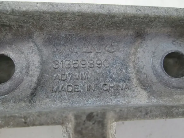 Volvo XC90 2019 Motorsteun image 2