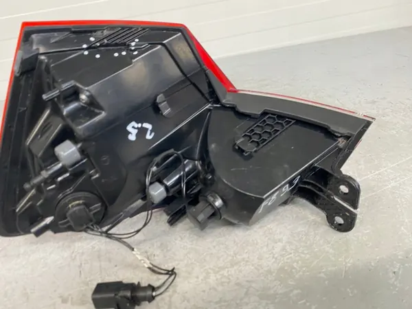 Luz Trasera Skoda Kamiq Izquierda 658945095 image 10