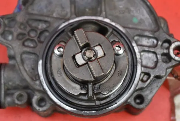 Imupumppu BMW E90 E91 2.0i 170 HV 08-13 image 2