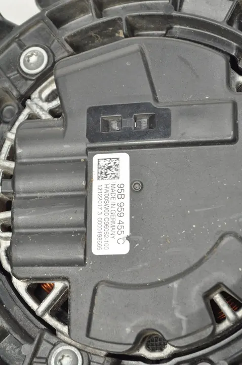 Porsche Macan 3.0 D Kylarrubrik 95B121207A image 2