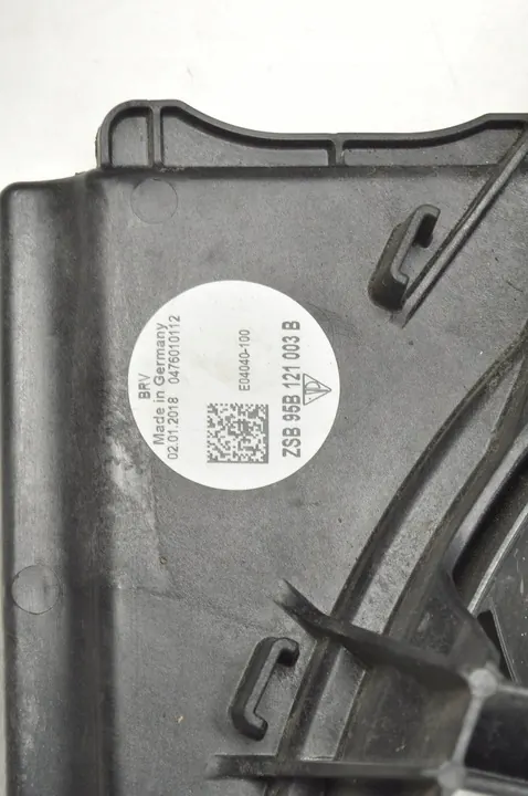 Porsche Macan 3.0 D Kylarrubrik 95B121207A image 6