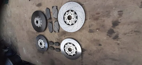 Conjunto de Disco e Pastilhas de Freio Audi RS6 C8 image 2