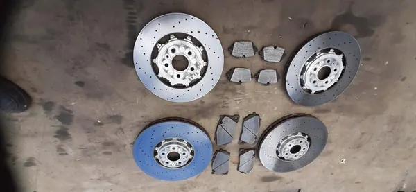 Conjunto de Disco e Pastilhas de Freio Audi RS6 C8 image 3