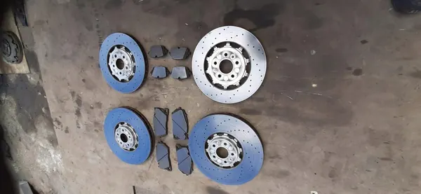 Conjunto de Disco e Pastilhas de Freio Audi RS6 C8 image 4