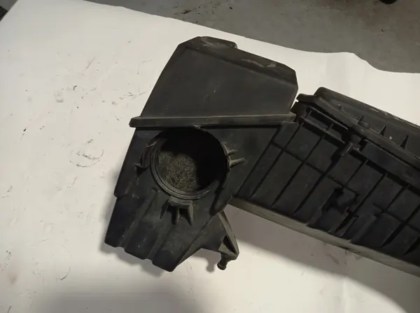 Ilmansuodattimen Kotelo Mercedes W203 2.0 A1110940304 image 4