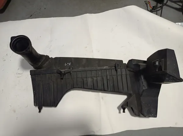 Ilmansuodattimen Kotelo Mercedes W203 2.0 A1110940304 image 6