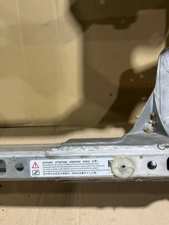 Etuakselikannatin BMW G30 G31 G11 G12 OEM 6862471 image 3