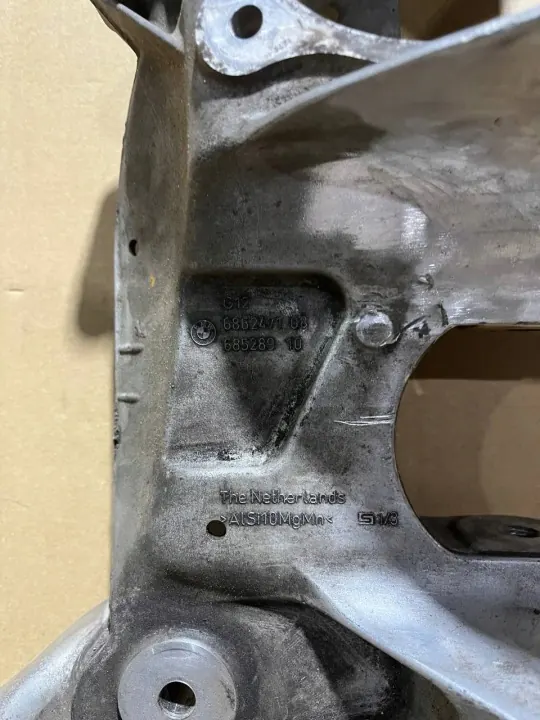 Etuakselikannatin BMW G30 G31 G11 G12 OEM 6862471 image 4