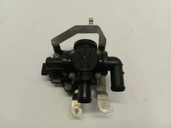 Porsche Taycan 4S Wasserventil OEM 9j1963375 - Gebraucht image 2