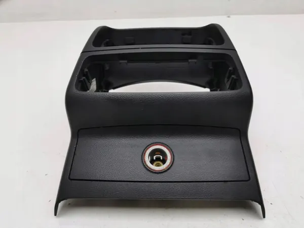 Audi A7 S7 12V-pistorasia OEM 4G0919180A - Taka image 2