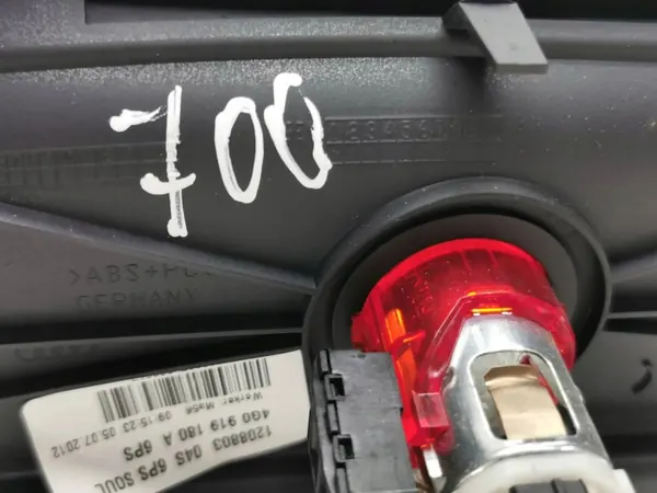 Audi A7 S7 12V-pistorasia OEM 4G0919180A - Taka image 7
