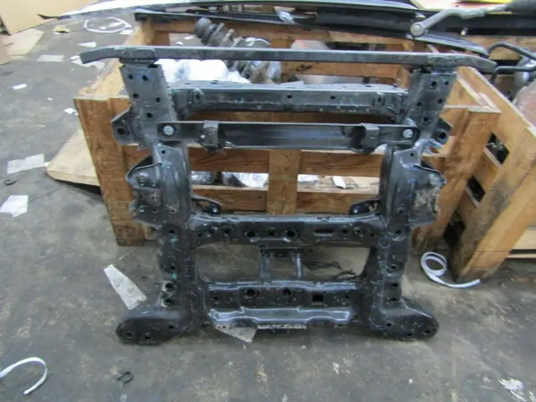 Voorophangingbalk OEM P6608089871 - Gebruikt image 2