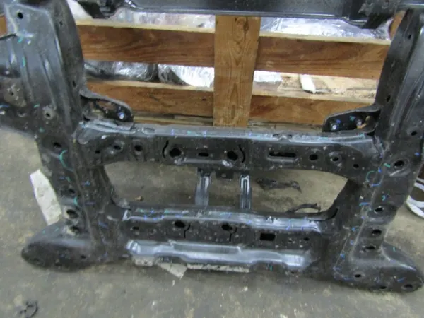 Voorophangingbalk OEM P6608089871 - Gebruikt image 5