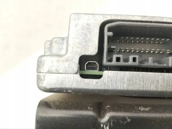 Dodge Ram 19- Versterker OEM P68369634AG image 7