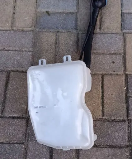 Pesunesteen Säiliöpumppu BMW X1 F48 X2 F39 F45 F46 image 2