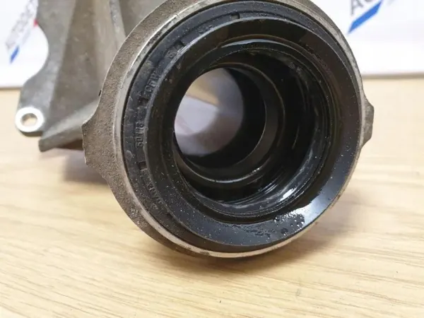 BMW X1 E84 vetoakselin laakerituki OEM 31507575061 image 4