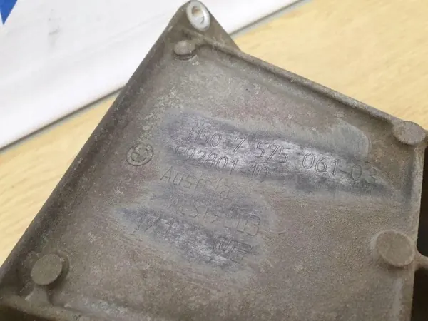 BMW X1 E84 vetoakselin laakerituki OEM 31507575061 image 5