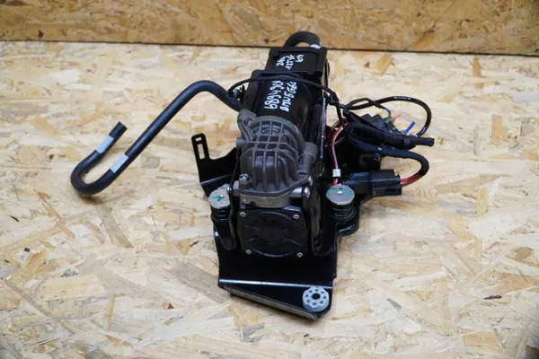 Compresor suspensión OEM 6894904 para BMW 5 G60 image 6