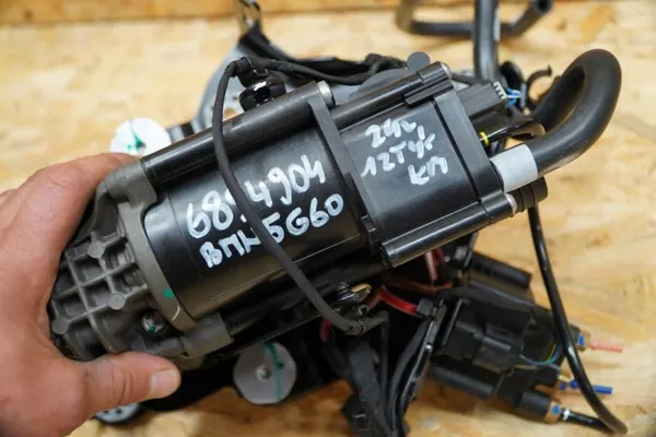 Compresor suspensión OEM 6894904 para BMW 5 G60 image 7