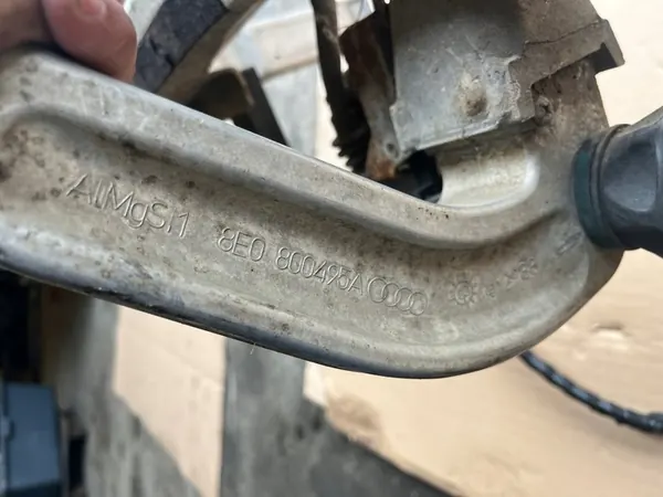 Vetokoukku Audi A4 B6 2000-2004 Sedan 8E0800495A image 4