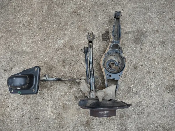 Mozzo posteriore sinistro Skoda Yeti 5L OEM image 4