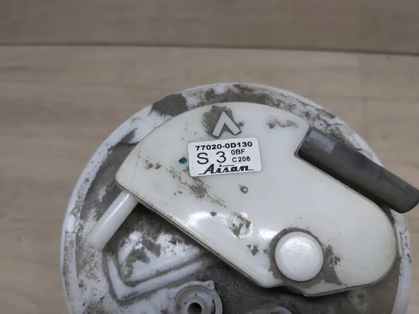 Brandstofpomp Toyota Yaris II 1.0 77020-0D130 image 3