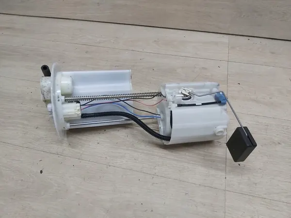 Brandstofpomp Toyota Yaris II 1.0 77020-0D130 image 4