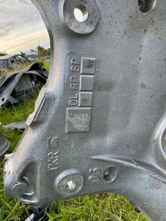 Barra de remolque delantera Audi OEM 255516 Q5/Macan image 10