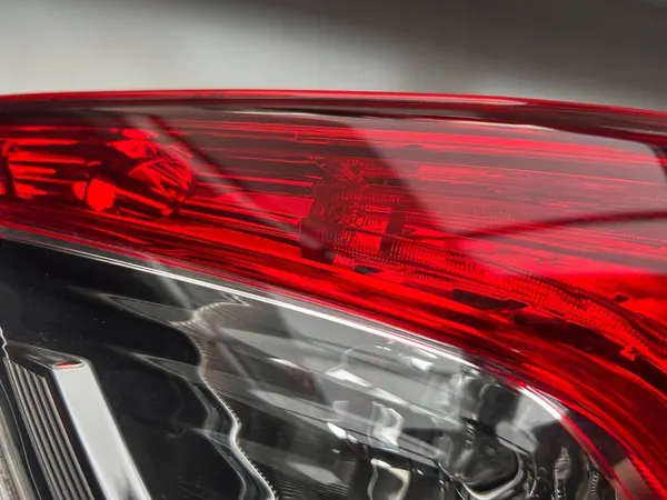 Luz trasera LED izquierda Honda Civic X Sedan 2016-2019 OEM image 10