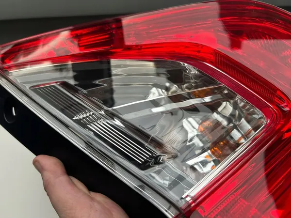 Luz trasera LED izquierda Honda Civic X Sedan 2016-2019 OEM image 7