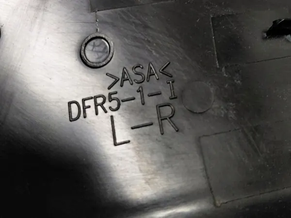 Mazda CX-30 Höger spegelfäste lock OEM - Begagnad image 3
