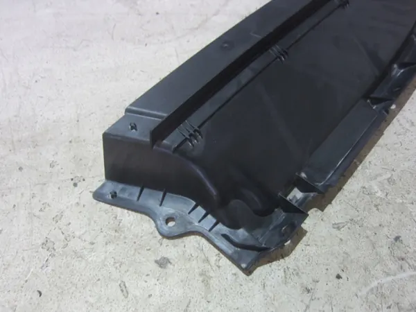 BMW X1 F48 F39 Etuseinän yläpuolinen tulppa OEM 51717290716 image 3