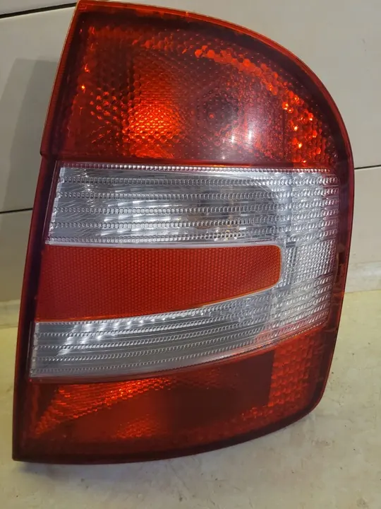 Lámpara trasera derecha Skoda Fabia 1 I Hatchback image 2