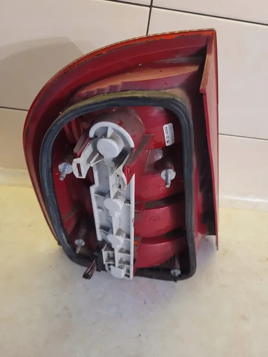 Lámpara trasera derecha Skoda Fabia 1 I Hatchback image 4