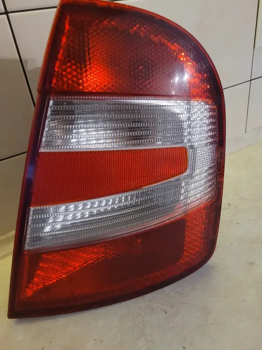 Lámpara trasera derecha Skoda Fabia 1 I Hatchback image 5