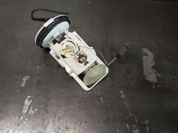 BMW OE Polttoainepumppu 1184165 image 4