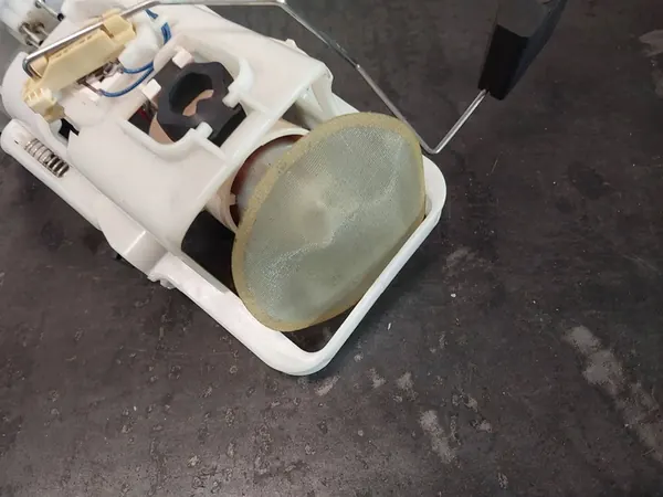 BMW OE Polttoainepumppu 1184165 image 5