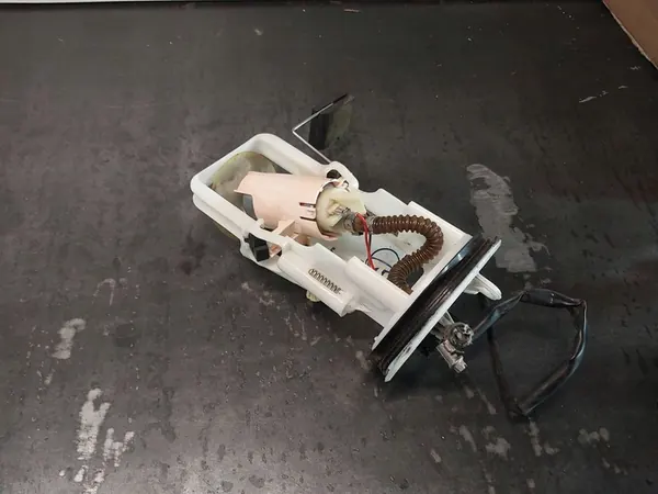 BMW OE Polttoainepumppu 1184165 image 6