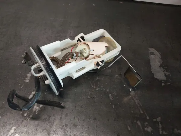 BMW OE Polttoainepumppu 1184165 image 7