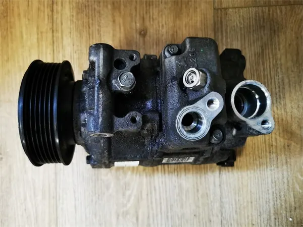 AUDI A4 B8 07-11 1.8 TFSI Compressore AC 8KD260805 image 3
