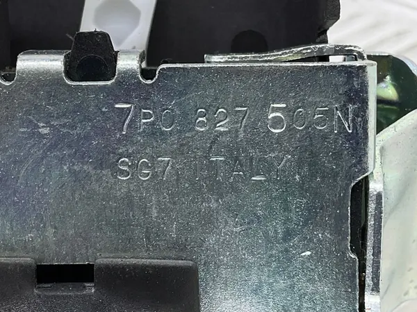 Volkswagen OE 7P0827505N cerradura de maletero image 2