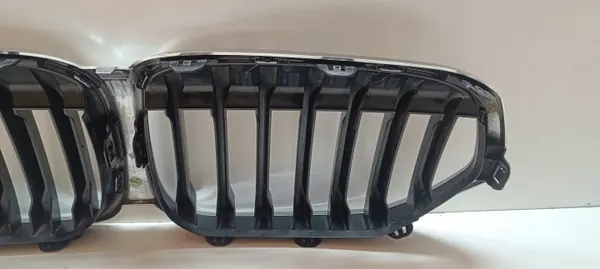 BMW X1 F48 LIFT 2019-22 framstötrutsgallret 511318517811 image 10