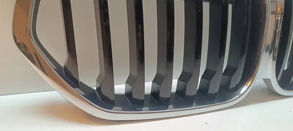 BMW X1 F48 LIFT 2019-22 framstötrutsgallret 511318517811 image 5
